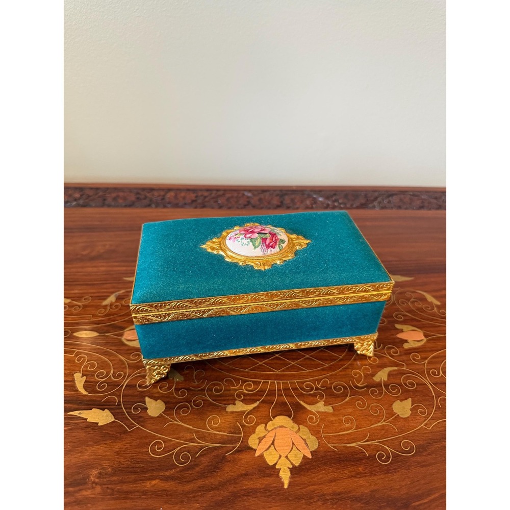 Vintage Japan Velvet Jewelry Box - Music Box with Gold Ormolu & Rose Lid‎
